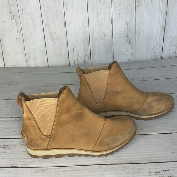 Sorel Harlow Waterproof Distressed Leather Butterscotch Chelsea Ankle Booties - Picture 9 of 10